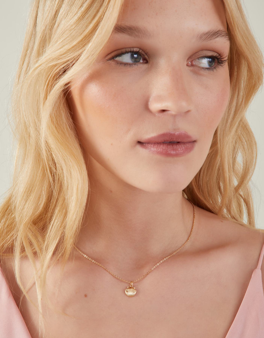 Shell Pendant Necklace