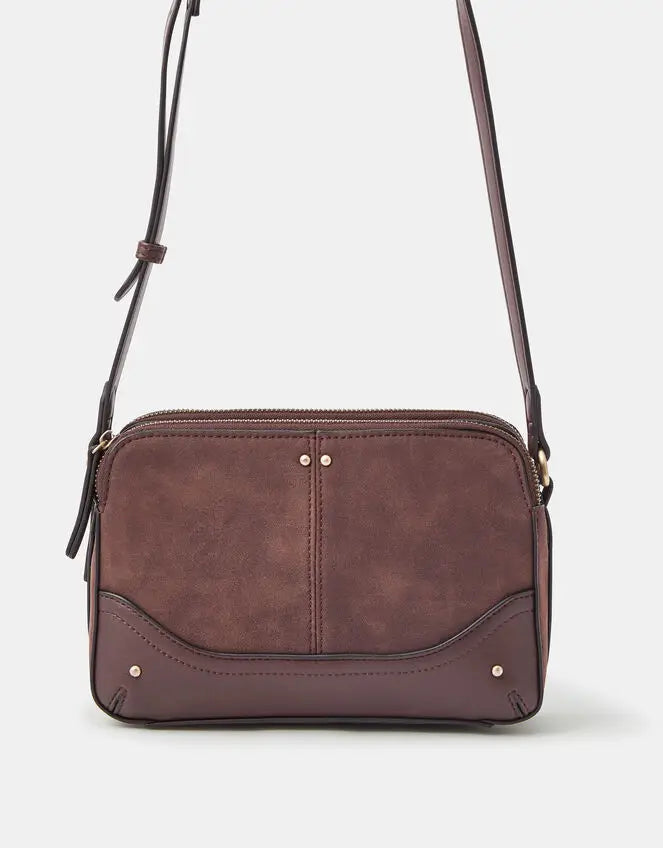 CLASSIC STUD CROSSBODY - Chocolate