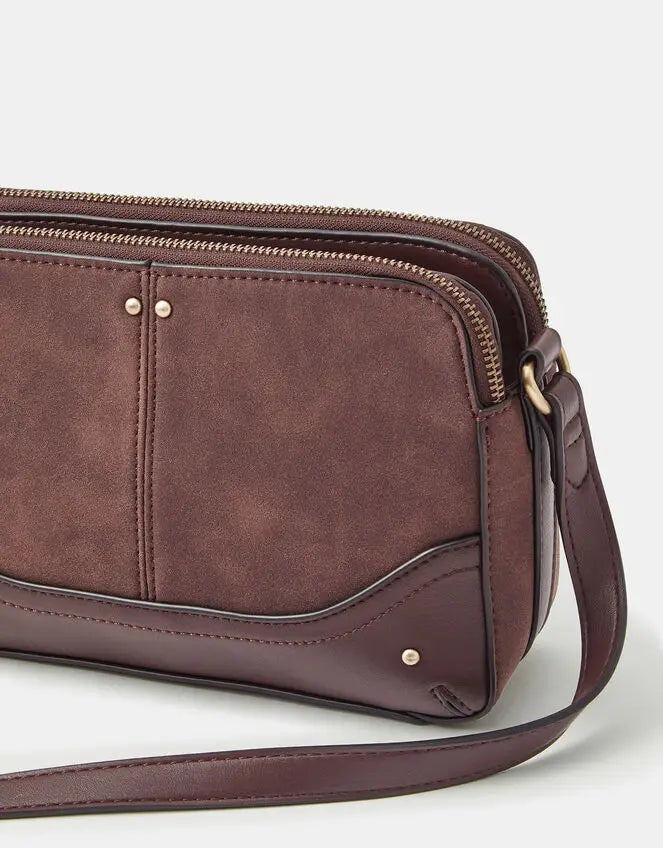 CLASSIC STUD CROSSBODY - Chocolate