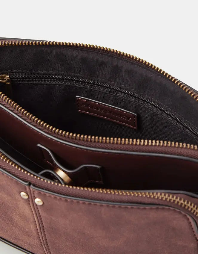 CLASSIC STUD CROSSBODY - Chocolate