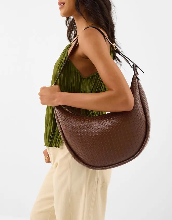 WOVEN SCOOP SHOULDER BAG