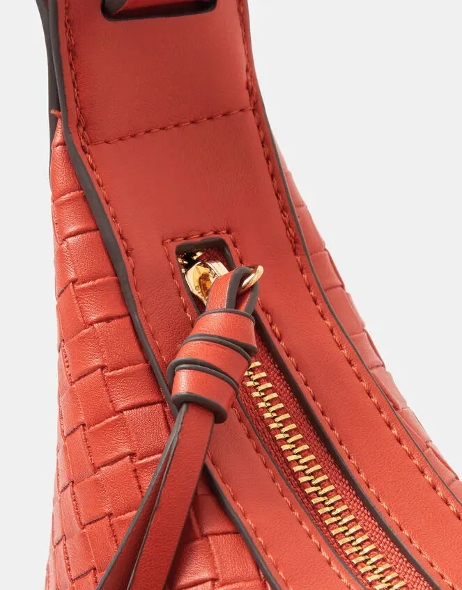 WOVEN SCOOP CROSSBODY